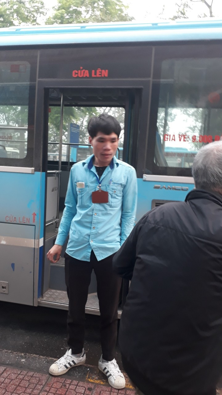 Ngày đầu thực hiện đeo khẩu trang nơi công cộng: Bến xe, hành khách lơ là ảnh 5