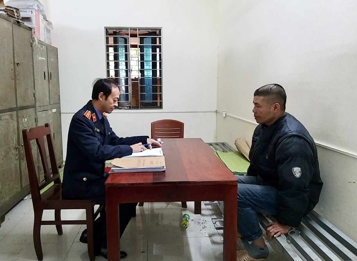 Khởi tố ông bố nghiện ngập, đánh đập, cắt nham nhở tóc con gái tại Bắc Ninh ảnh 2