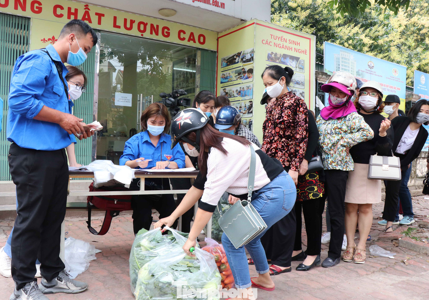 Tuổi trẻ Bắc Ninh hỗ trợ 'giải cứu' nông sản cho bà con Hải Dương ảnh 2