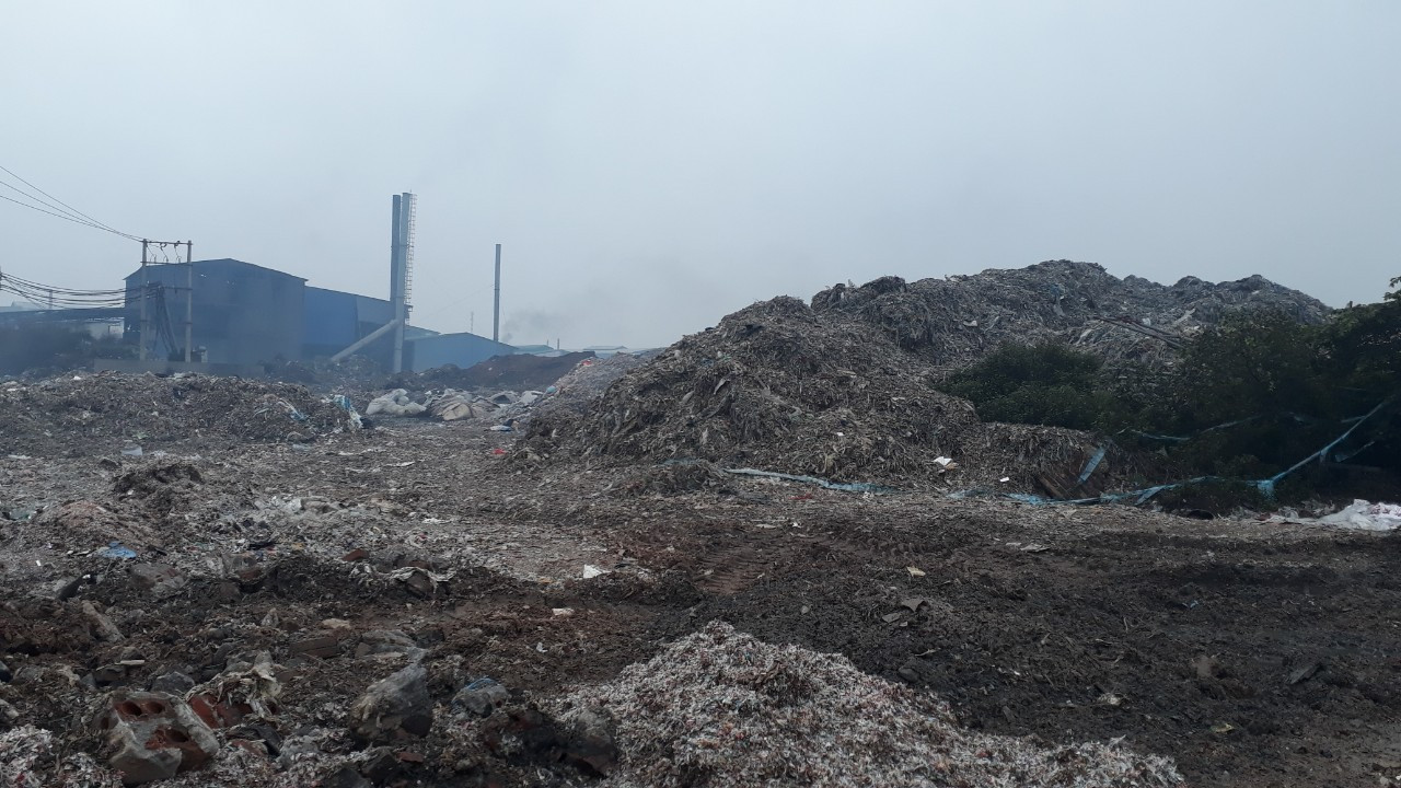 Cảnh dòng sông Ngũ Huyện Khê ô nhiễm như bãi sình lầy đổ ra sông Cầu ảnh 10