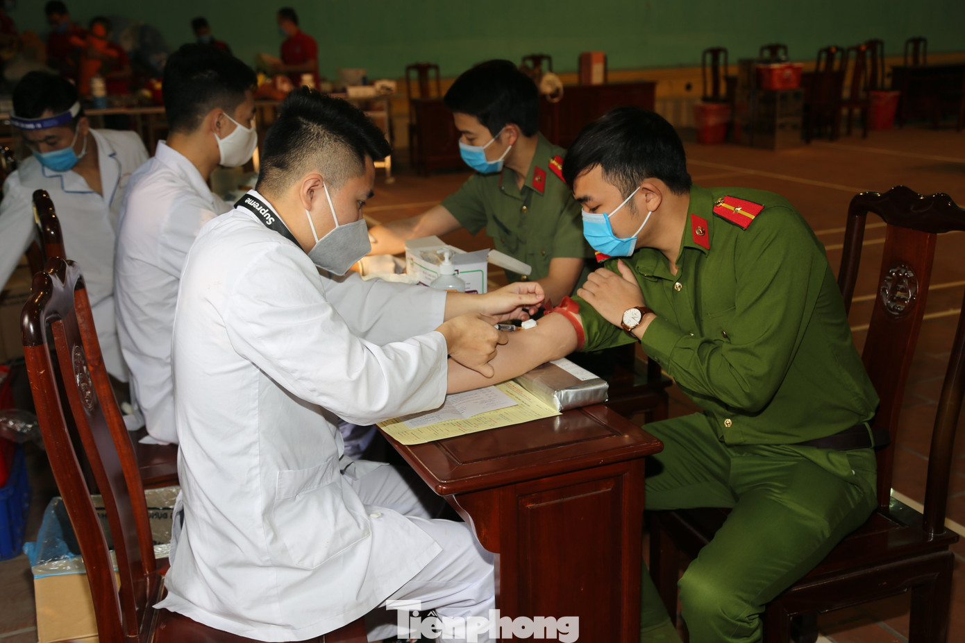 Hơn 200 chiến sĩ Công an tỉnh Bắc Ninh hưởng ướng lời kêu gọi hiến máu cứu người ảnh 5