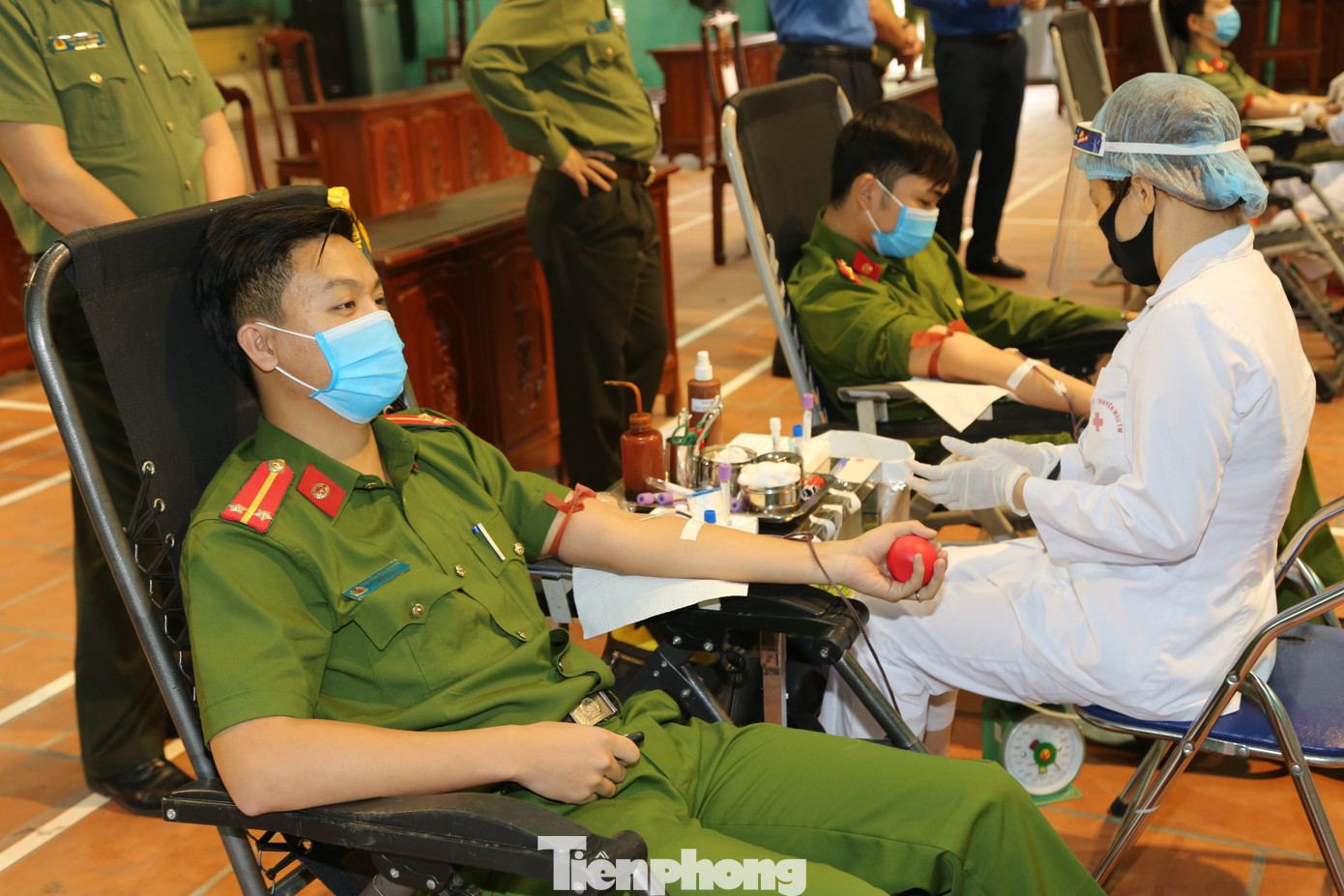Hơn 200 chiến sĩ Công an tỉnh Bắc Ninh hưởng ướng lời kêu gọi hiến máu cứu người ảnh 2