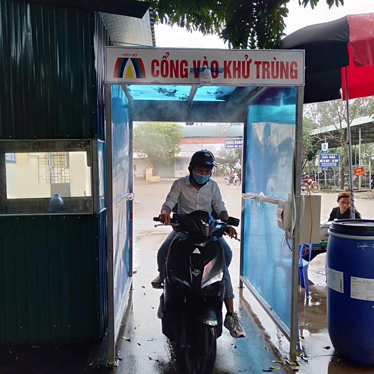 Bắc Giang lắp cổng khử khuẩn chống Covid -19 tại các bệnh viện ảnh 8