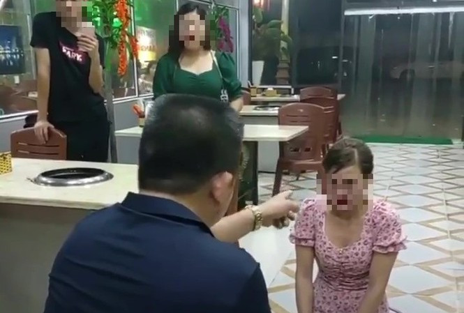 Nạn nhân bị chủ quán Nhắng nướng bắt quỳ gối có biểu hiện sang chấn tâm lý ảnh 2