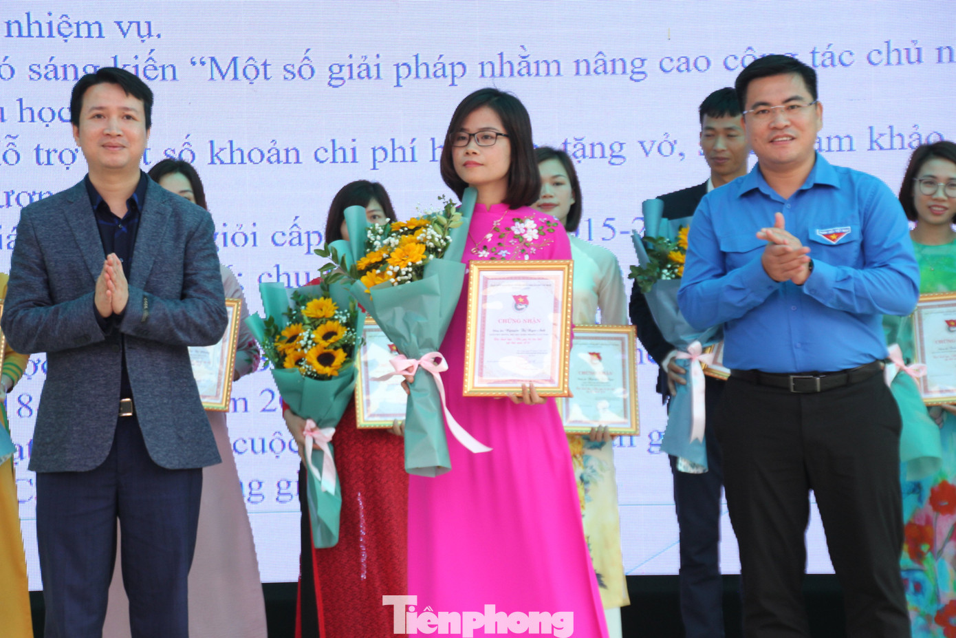 Tỉnh Đoàn Bắc Giang tuyên dương giáo viên trẻ tiêu biểu ảnh 1