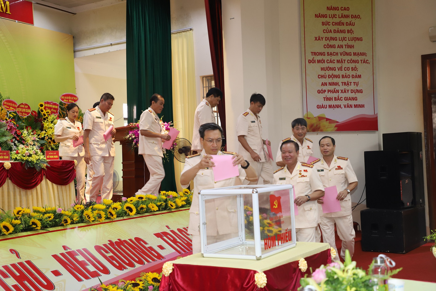 Thượng tá Nguyễn Quốc Toản đắc cử Bí thư Đảng ủy, Giám đốc Công an Bắc Giang ảnh 1