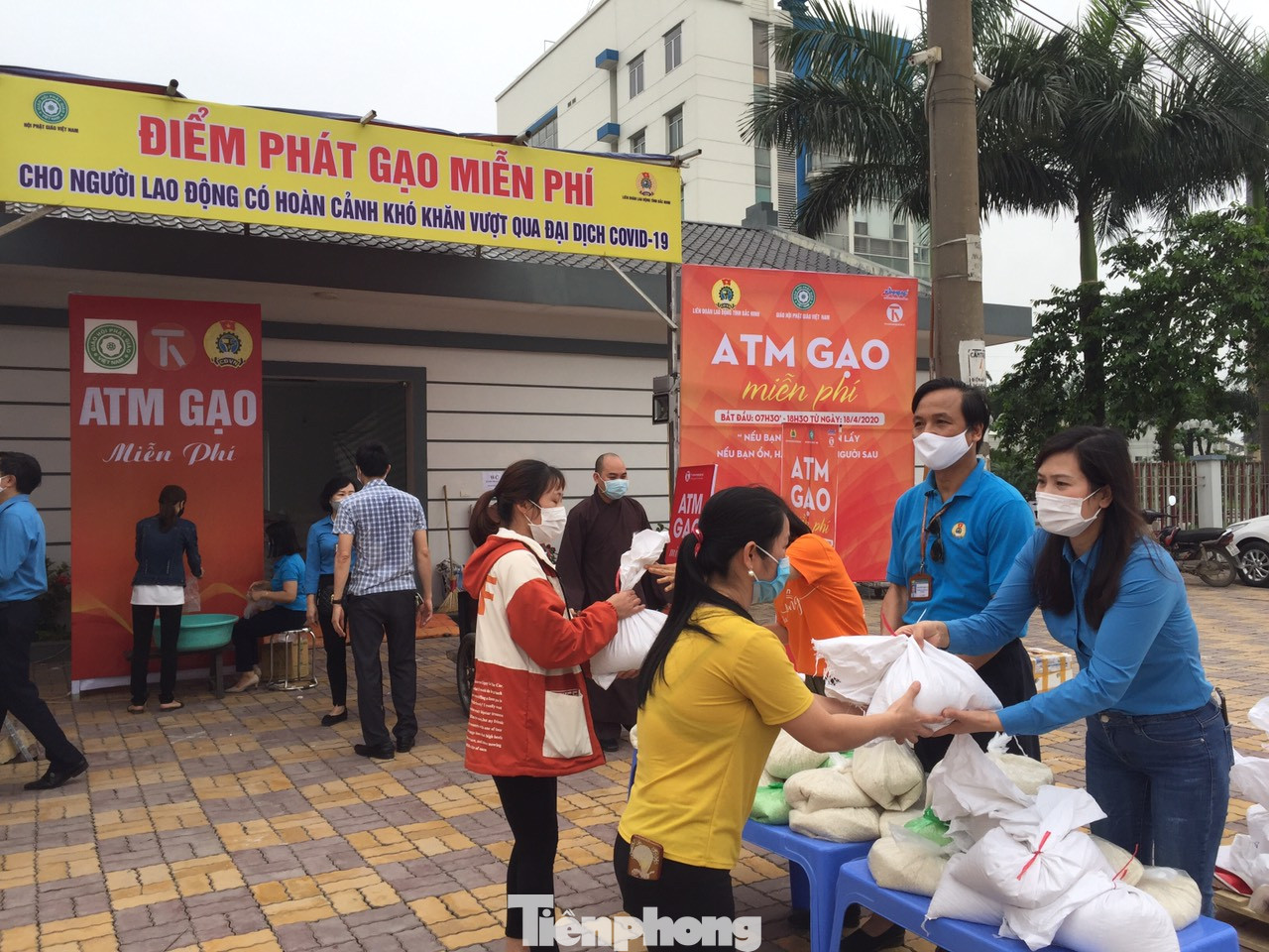 Cây ATM gạo đến với người nghèo và công nhân ở Bắc Ninh ảnh 1