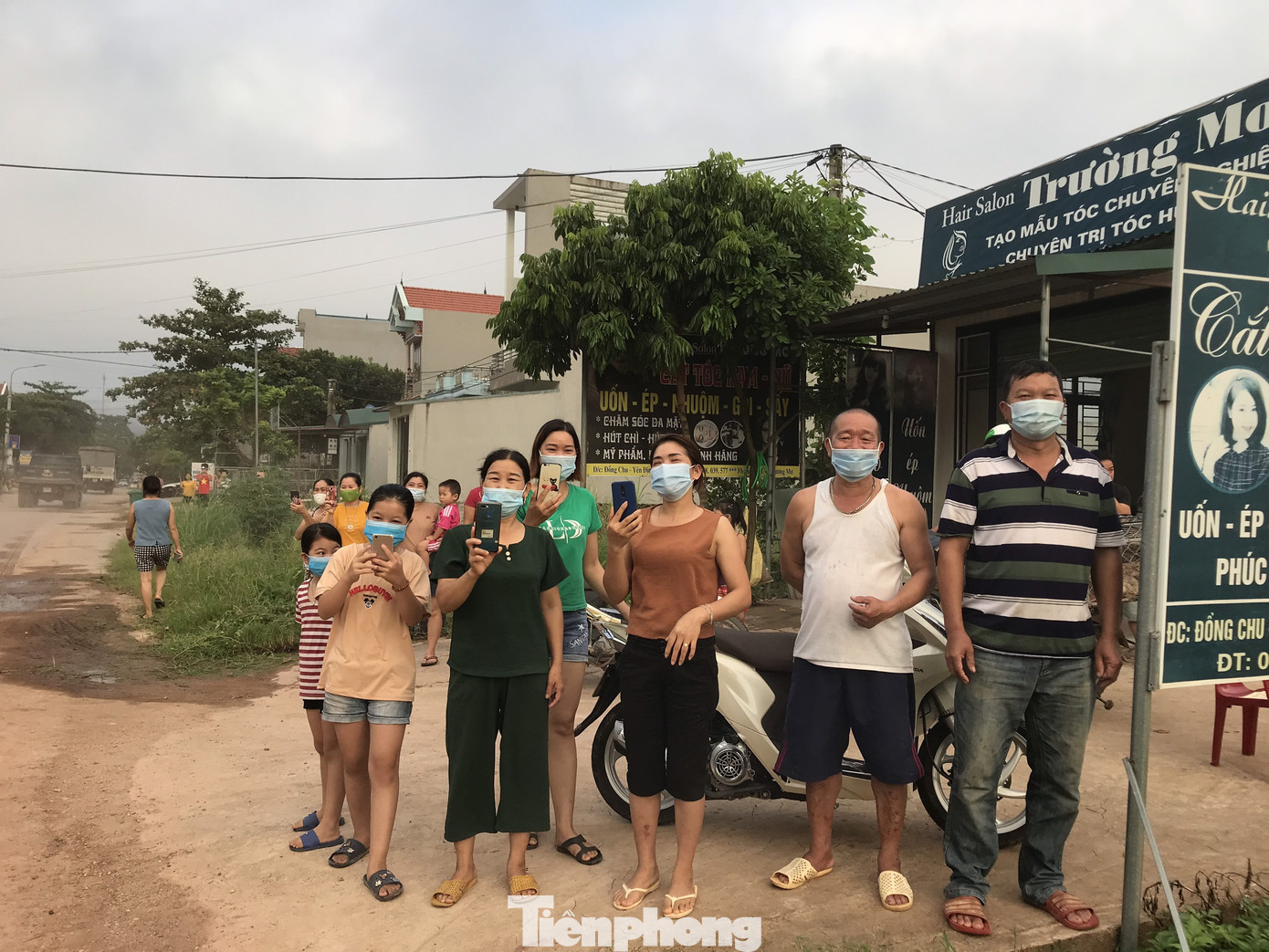 Người dân trong ổ dịch COVID – 19 ở Bắc Giang 'vỡ òa' khi dỡ phong tỏa ảnh 5