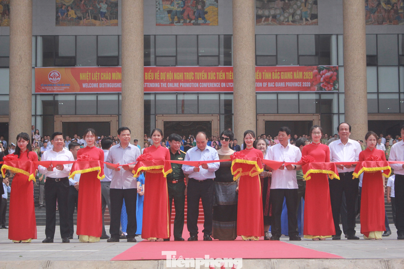 Thủ tướng dạo bước ở vựa vải thiều lớn nhất nước ảnh 6