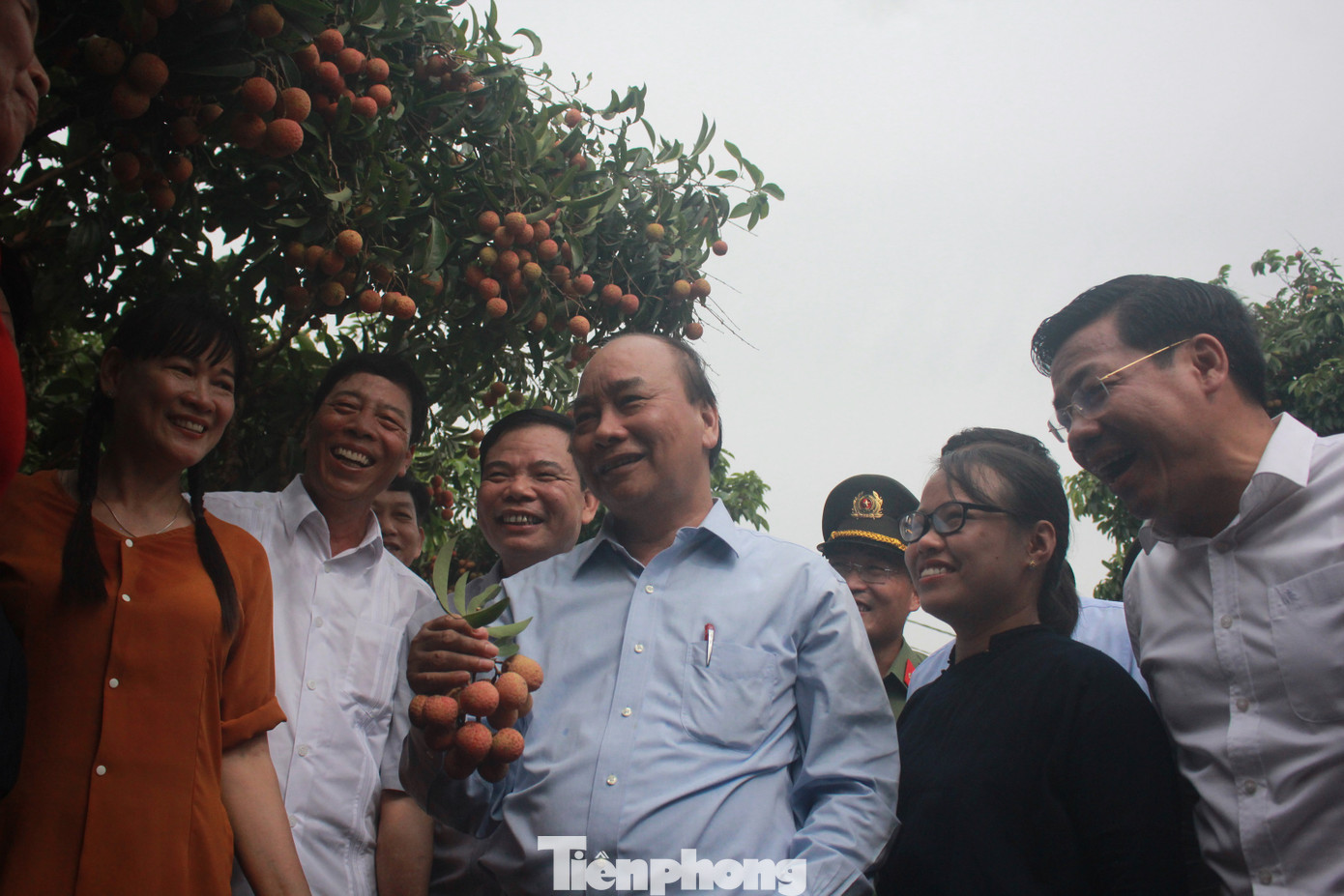 Thủ tướng dạo bước ở vựa vải thiều lớn nhất nước ảnh 2