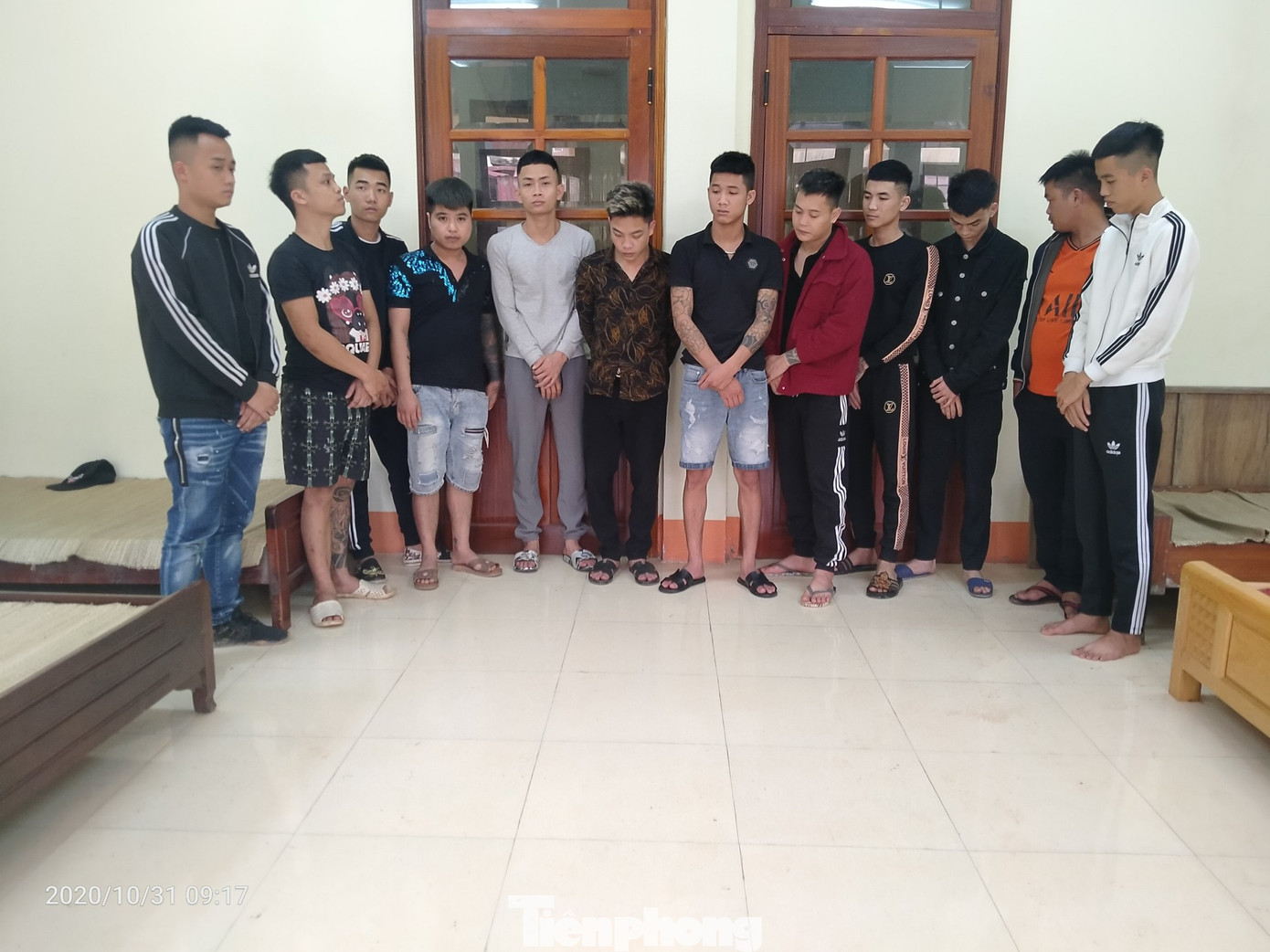 Dàn trận đánh nhau vì giành địa bàn bảo kê nhân viên nữ ảnh 1