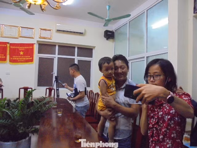 Nghẹn ngào khoảnh khắc bé trai bị bắt cóc ở Bắc Ninh đoàn tụ với gia đình ảnh 7
