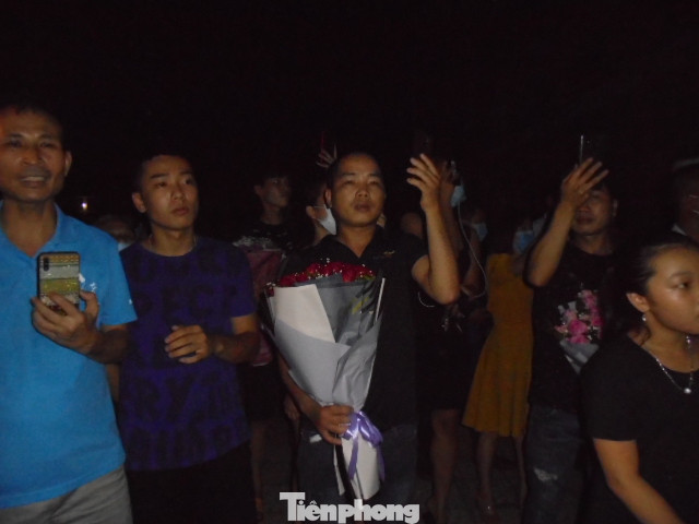 Nghẹn ngào khoảnh khắc bé trai bị bắt cóc ở Bắc Ninh đoàn tụ với gia đình ảnh 1