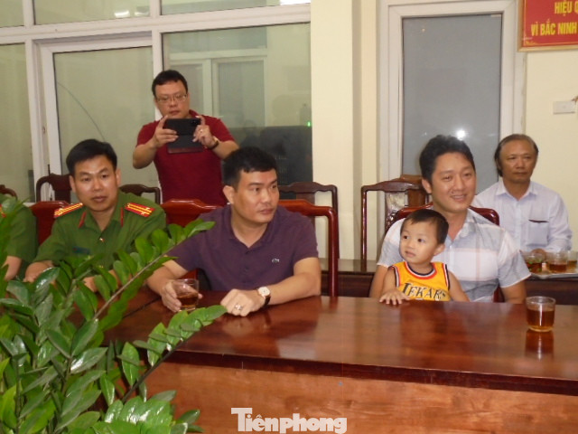 Nghẹn ngào khoảnh khắc bé trai bị bắt cóc ở Bắc Ninh đoàn tụ với gia đình ảnh 5