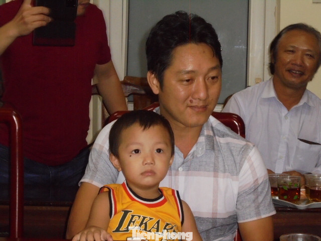 Nghẹn ngào khoảnh khắc bé trai bị bắt cóc ở Bắc Ninh đoàn tụ với gia đình ảnh 4