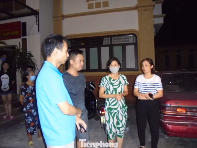 Nghẹn ngào khoảnh khắc bé trai bị bắt cóc ở Bắc Ninh đoàn tụ với gia đình ảnh 2