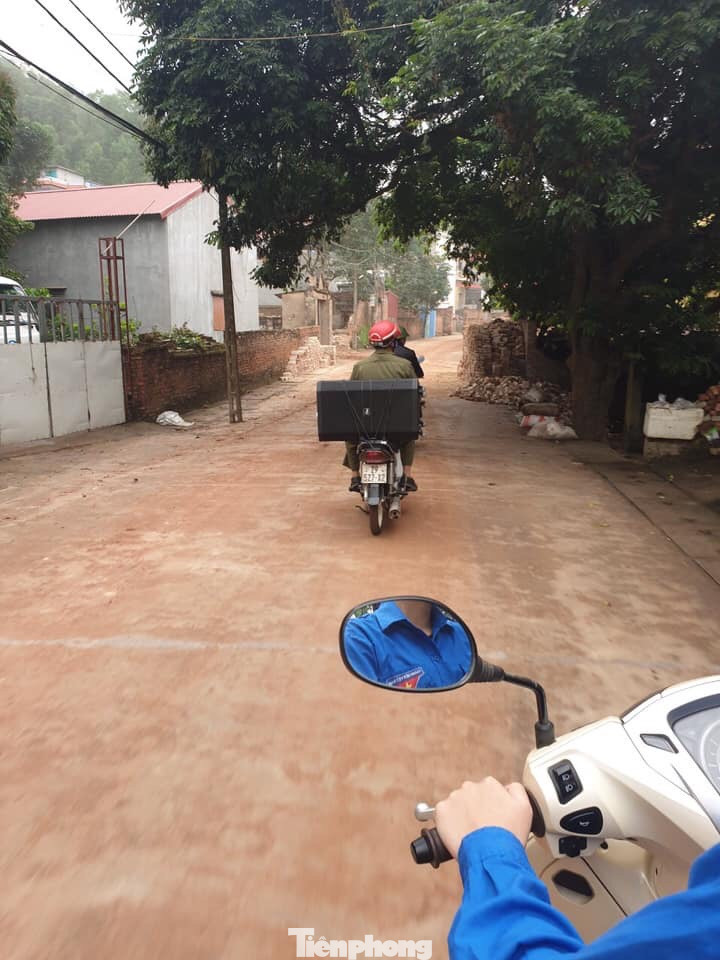 Đoàn viên dùng loa di động tuyên truyền phòng COVID-19 khắp ngõ xóm ảnh 5