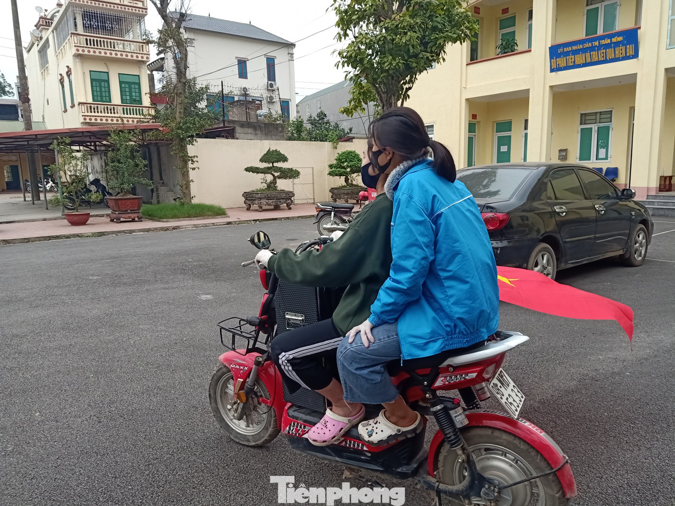 Đoàn viên dùng loa di động tuyên truyền phòng COVID-19 khắp ngõ xóm ảnh 2