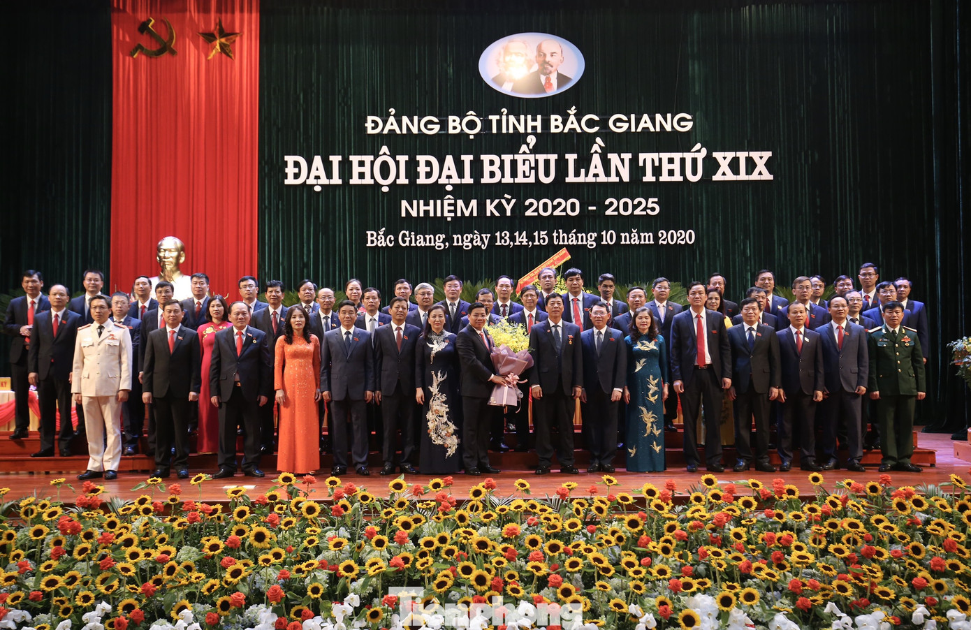 Ban Chấp hành Đảng bộ tỉnh Bắc Giang khóa XIX. Ảnh Như Ý Ông Dương Văn Thái trúng cử Bí thư Tỉnh ủy Bắc Giang với 100% phiếu thuận ảnh 1