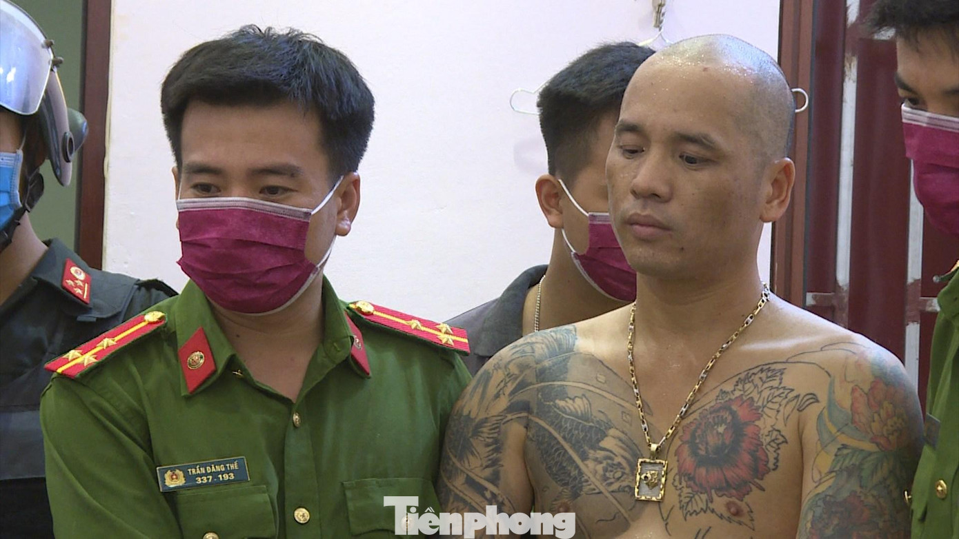 Đột kích boongke mua bán ma túy được gia cố bằng bê tông và sắt ảnh 1