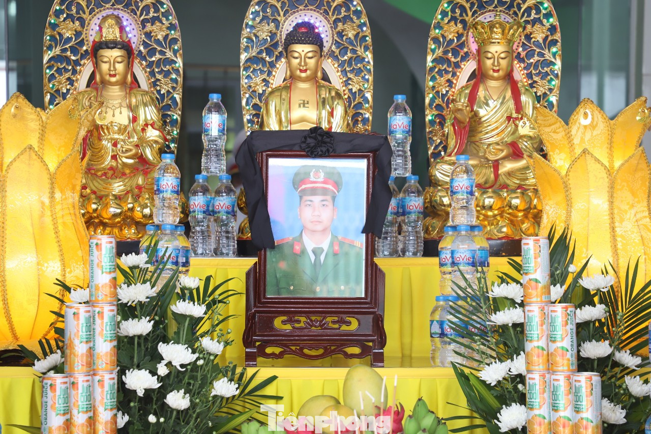 Đồng đội, làng xóm tiếc thương cảnh sát cơ động hi sinh ở Bắc Giang ảnh 2