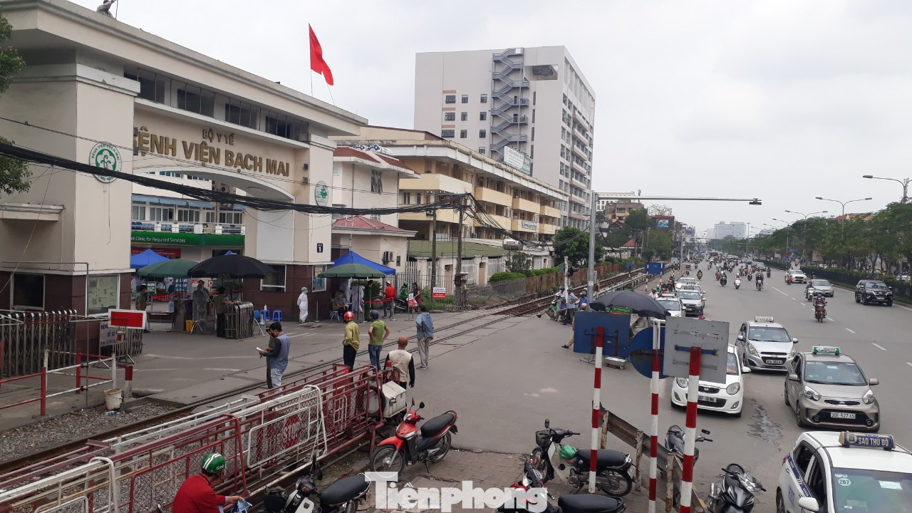 Bắc Giang, Bắc Ninh cách ly hơn 2.400 người từng đến Bệnh viện Bạch Mai ảnh 1