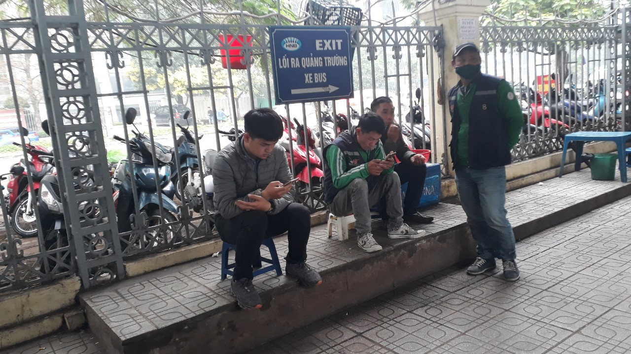 Ngày đầu thực hiện đeo khẩu trang nơi công cộng: Bến xe, hành khách lơ là ảnh 18