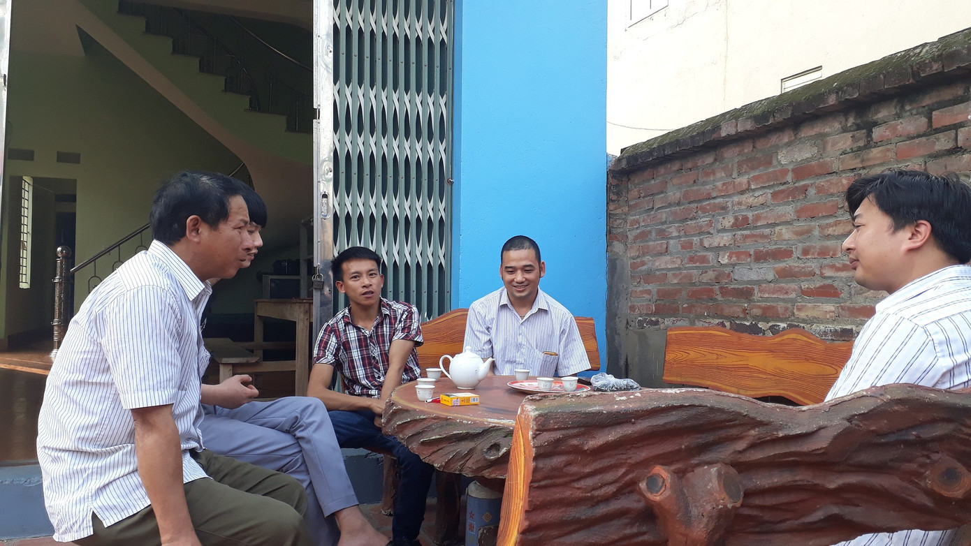 Cảm động nhóm bạn khuyết tật vượt khó bằng việc làm tai nghe, xâu vòng tay ảnh 2