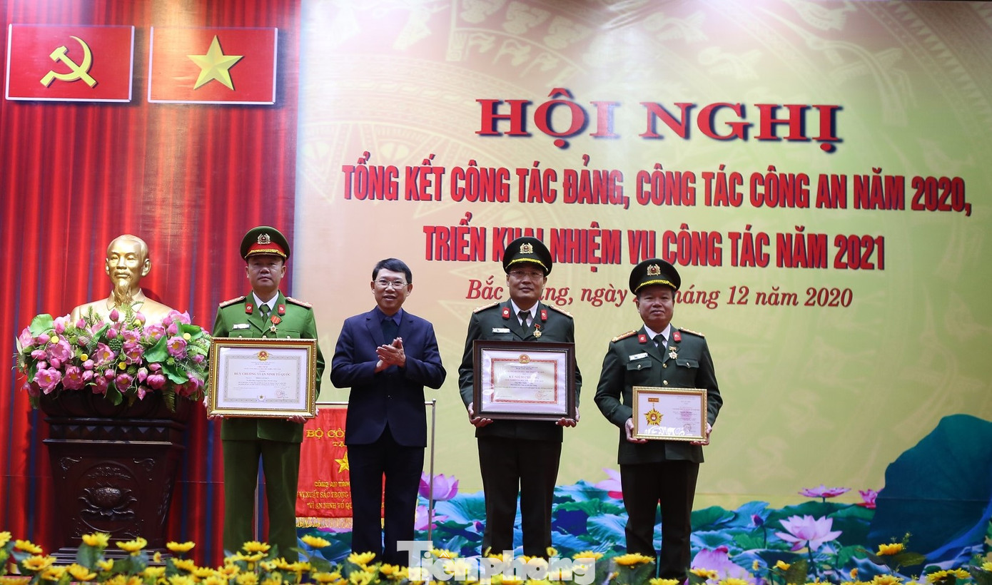 Bắc Giang xử lý 2.000 trường hợp vi phạm về phòng chống dịch bệnh COVID-19 ảnh 4