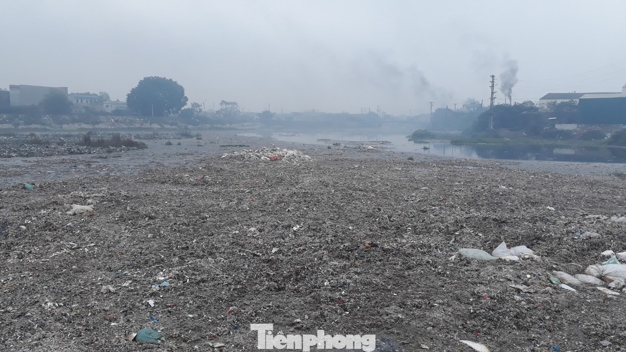 Yêu cầu dừng ngay việc mở cống nước thải gây ô nhiễm môi trường sông Cầu ảnh 2