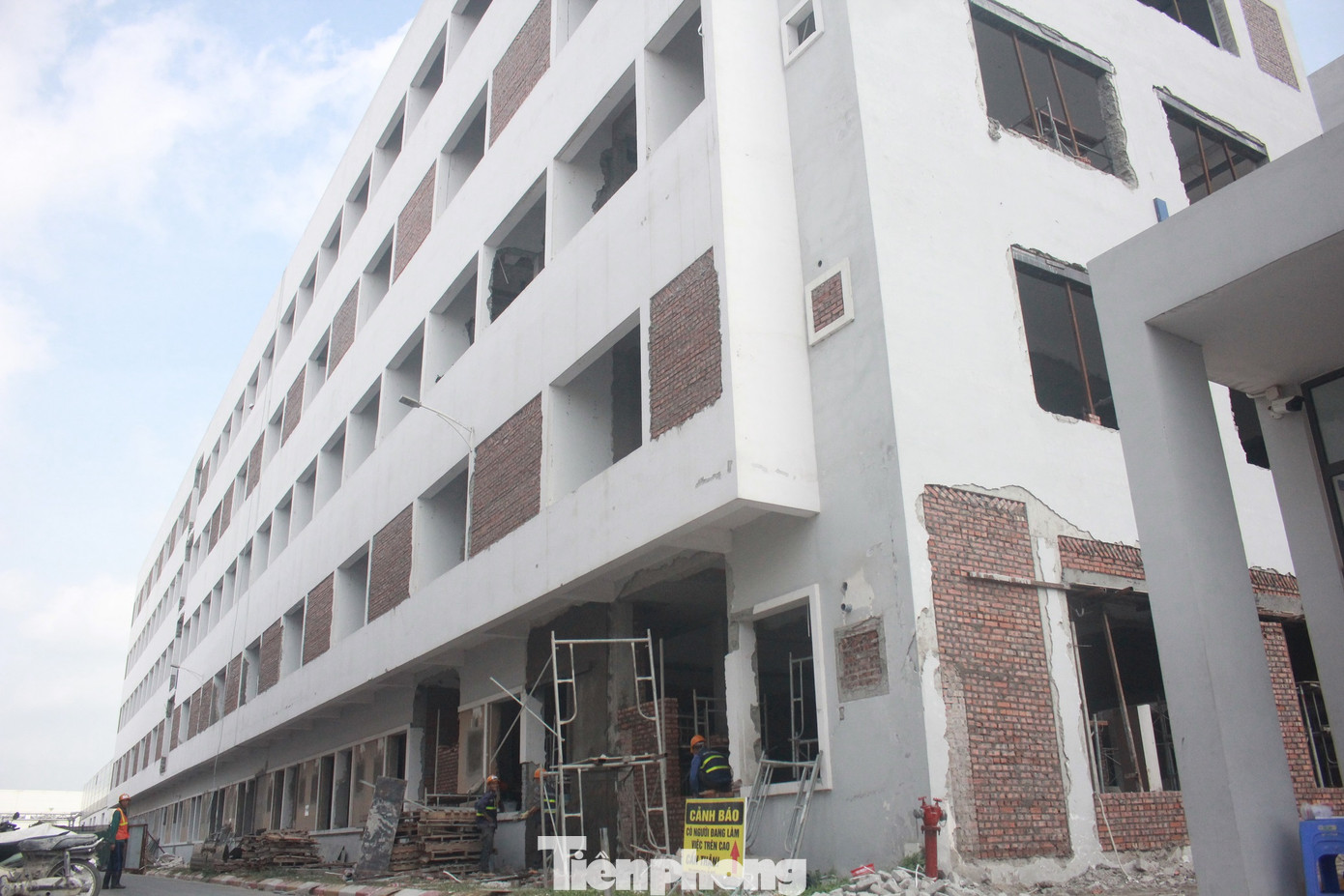 Công ty Trung Quốc tháo dỡ gần 1.000 phòng ở xây 'chui' ở Bắc Giang ảnh 1