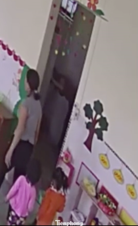 Giáo viên bị tố bạo hành, dọa cho trẻ 15 tháng tuổi uống nước bồn cầu ảnh 7