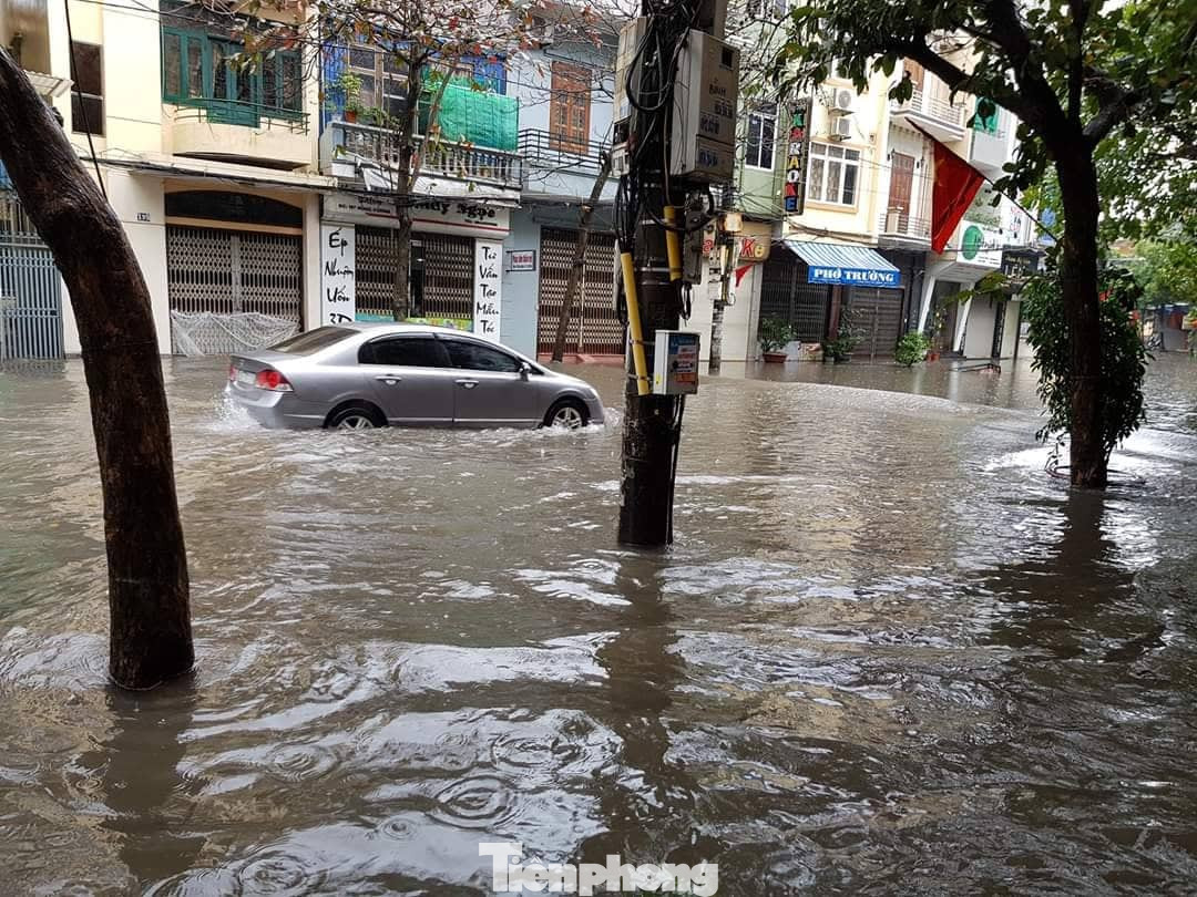 Nam Định ngập sâu, người dân 'thúc thủ' trong nhà ngày mùng 1 Tết ảnh 12