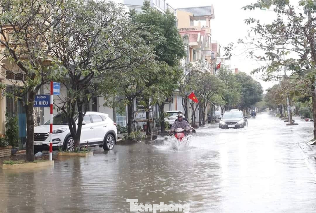 Nam Định ngập sâu, người dân 'thúc thủ' trong nhà ngày mùng 1 Tết ảnh 8