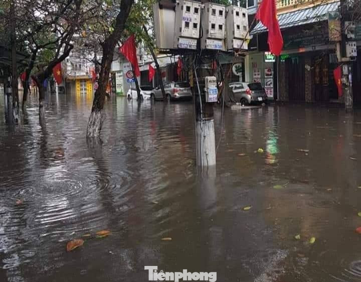 Nam Định ngập sâu, người dân 'thúc thủ' trong nhà ngày mùng 1 Tết ảnh 10