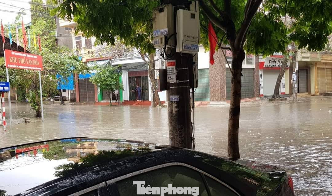 Nam Định ngập sâu, người dân 'thúc thủ' trong nhà ngày mùng 1 Tết ảnh 7