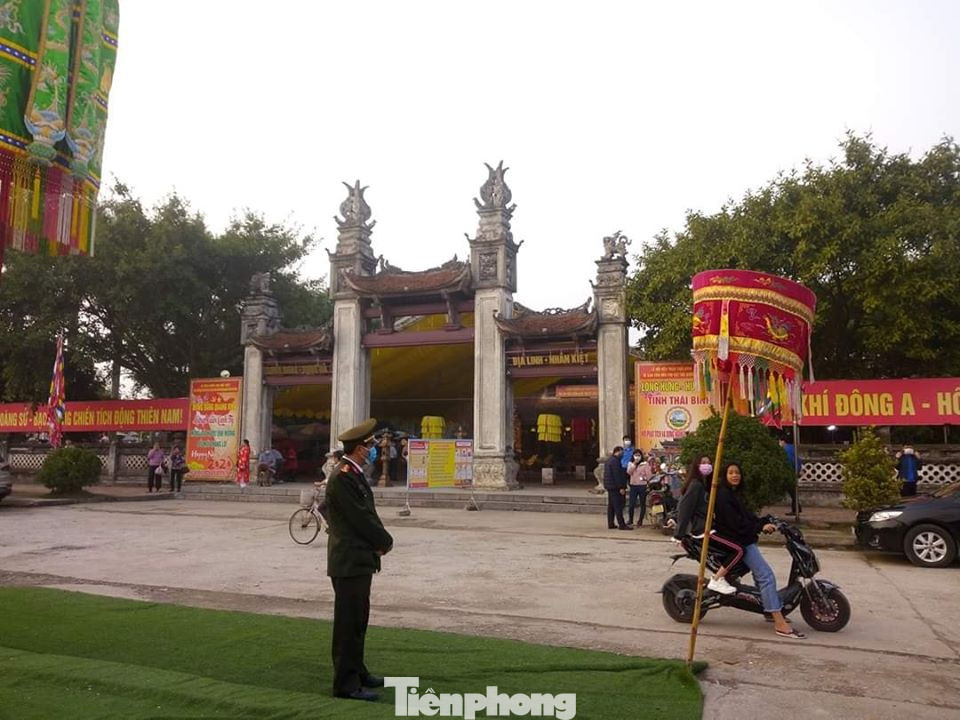 Đền Trần đóng cửa, không tổ chức phát ấn đêm 7/2 ảnh 12