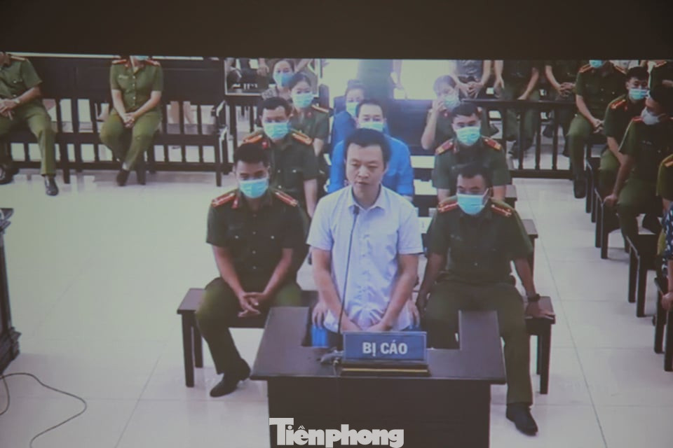 Xử vợ Đường 'Nhuệ' và 4 cán bộ thông thầu đất: Một bị cáo phản cung ảnh 6