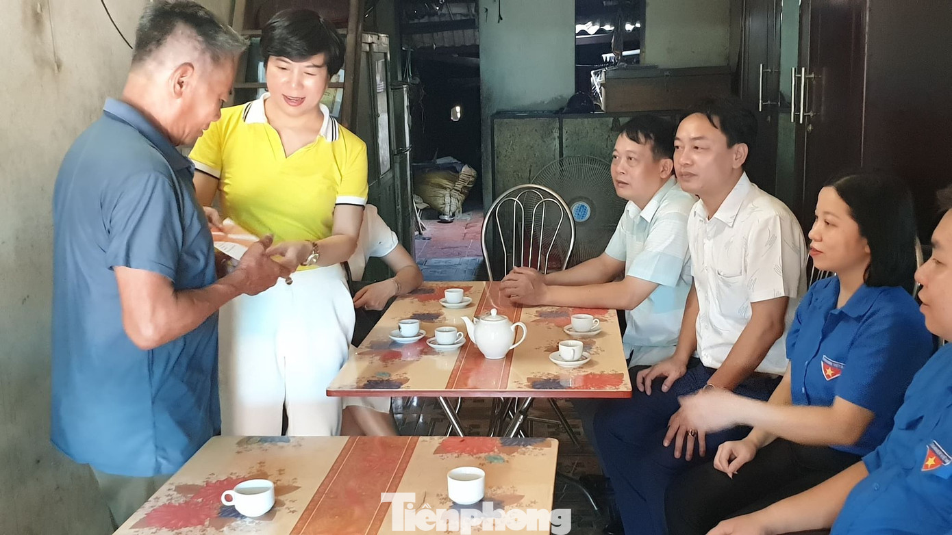Báo Tiền Phong tổ chức thăm, tặng quà cựu TNXP có hoàn cảnh khó khăn tại Nam Định ảnh 9
