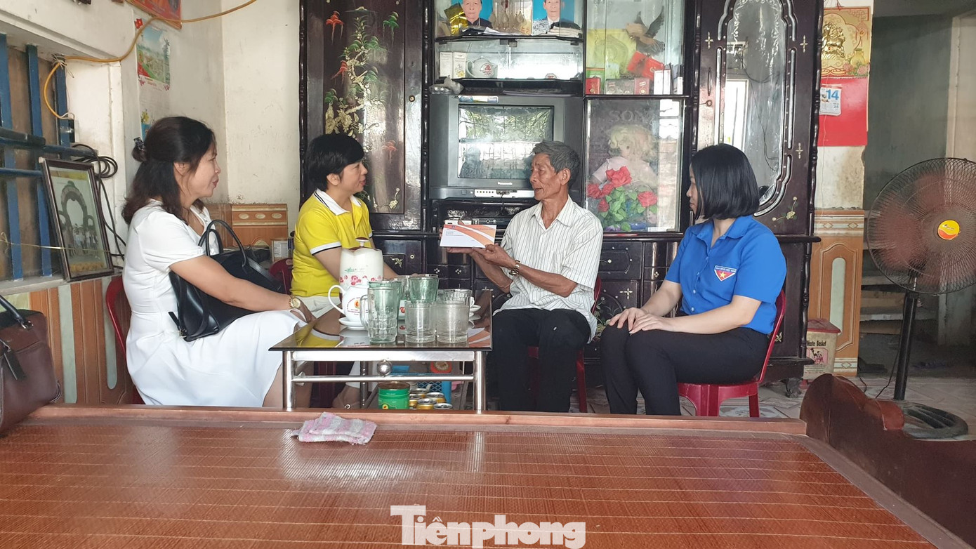 Báo Tiền Phong tổ chức thăm, tặng quà cựu TNXP có hoàn cảnh khó khăn tại Nam Định ảnh 12