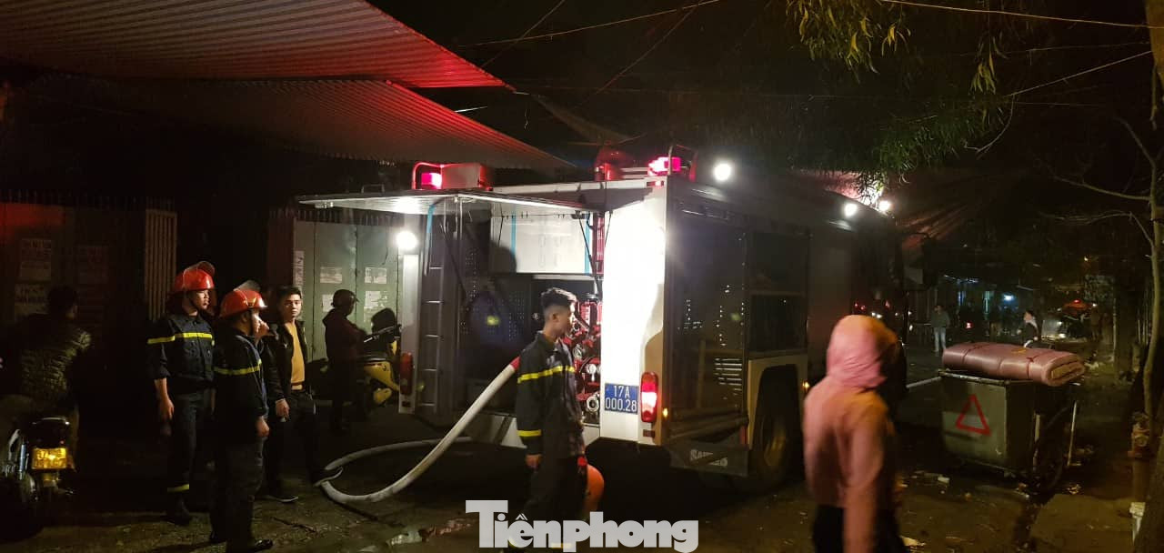 Cháy chợ trong đêm, hàng chục ki ốt bị thiêu rụi ảnh 5