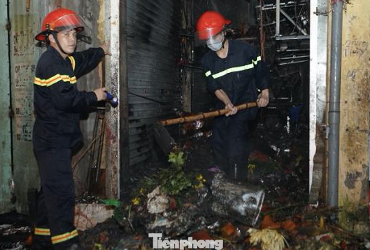 Cháy chợ trong đêm, hàng chục ki ốt bị thiêu rụi ảnh 8