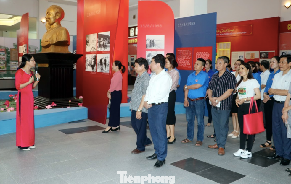 Khánh thành tượng đài Chủ tịch Hồ Chí Minh tại trụ sở Công an tỉnh Nam Định ảnh 3