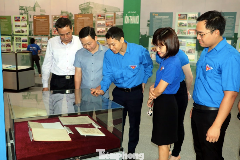 Khánh thành tượng đài Chủ tịch Hồ Chí Minh tại trụ sở Công an tỉnh Nam Định ảnh 4