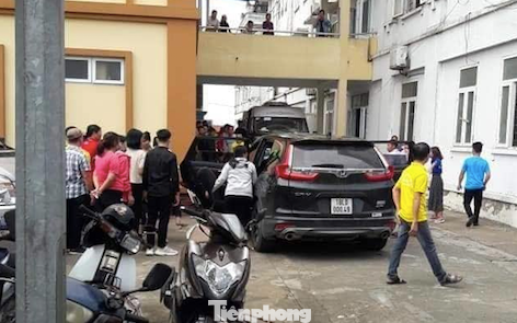 Công nhân giày da tiếp tục ngộ độc hô hấp, nhà máy đóng cửa chờ điều tra ảnh 1