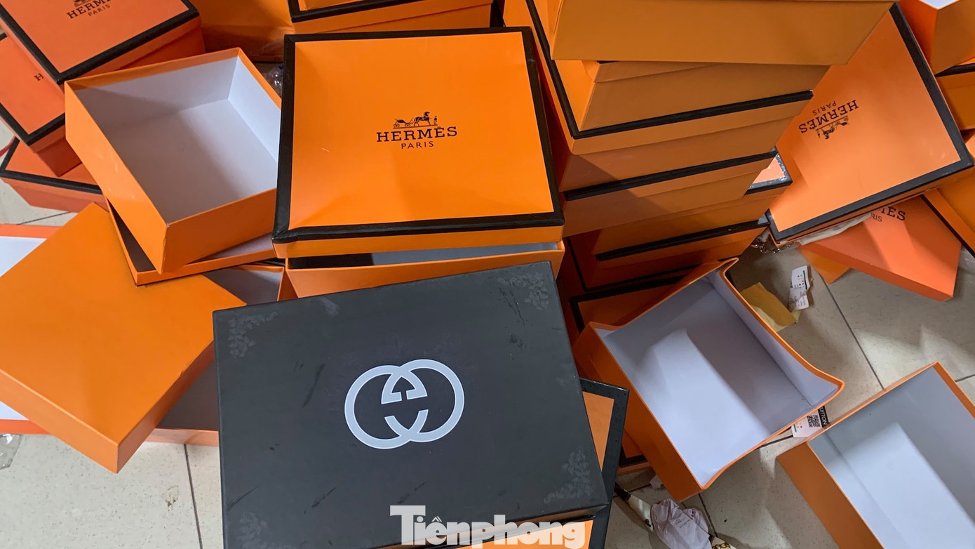 Cận cảnh kho hàng giả thương hiệu Hermès ‘khủng’ nhất miền Bắc ảnh 3