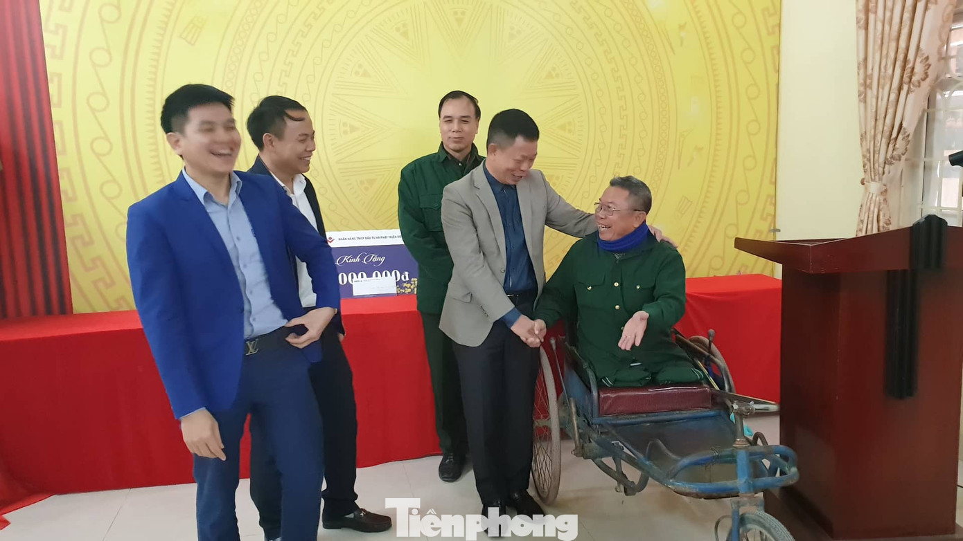 Báo Tiền Phong và Ngân hàng BIDV tri ân, tặng quà thương binh nặng tại Hà Nam ảnh 6