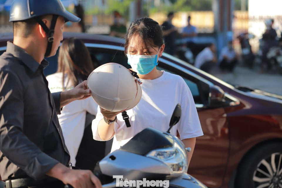 Hơn 500 sinh viên tình nguyện Thái Bình xuống đường tiếp sức mùa thi ảnh 12