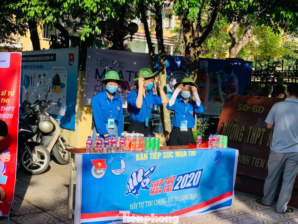 Hơn 500 sinh viên tình nguyện Thái Bình xuống đường tiếp sức mùa thi ảnh 4