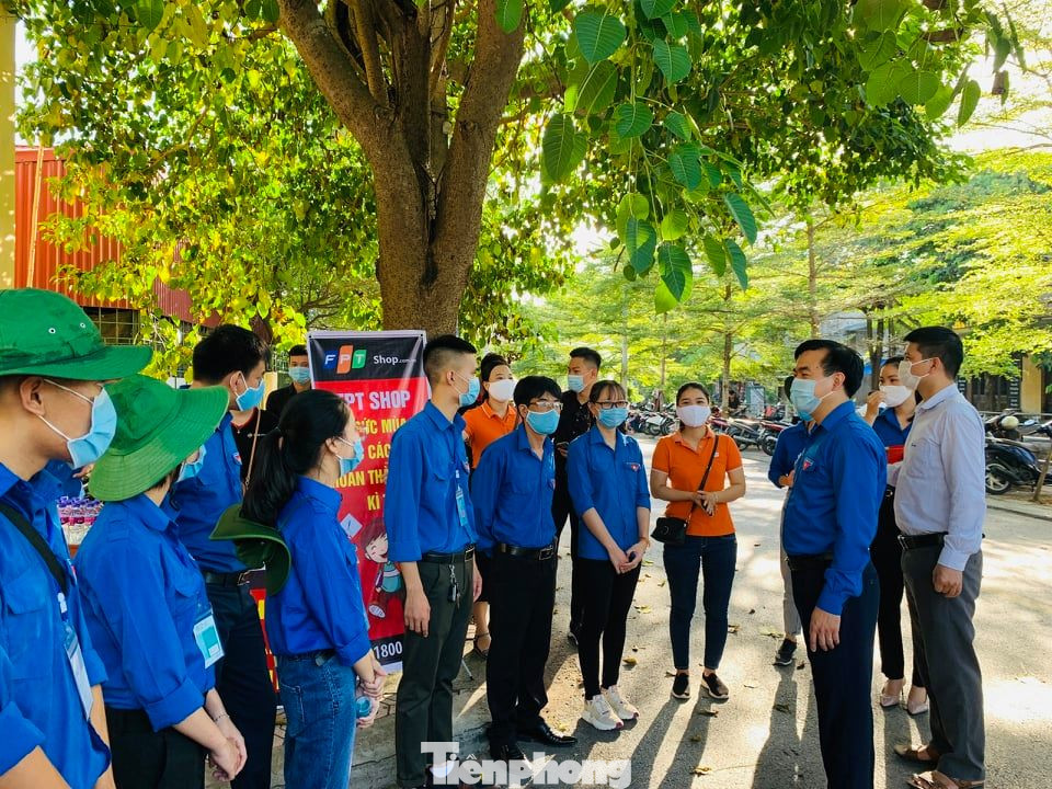 Hơn 500 sinh viên tình nguyện Thái Bình xuống đường tiếp sức mùa thi ảnh 2